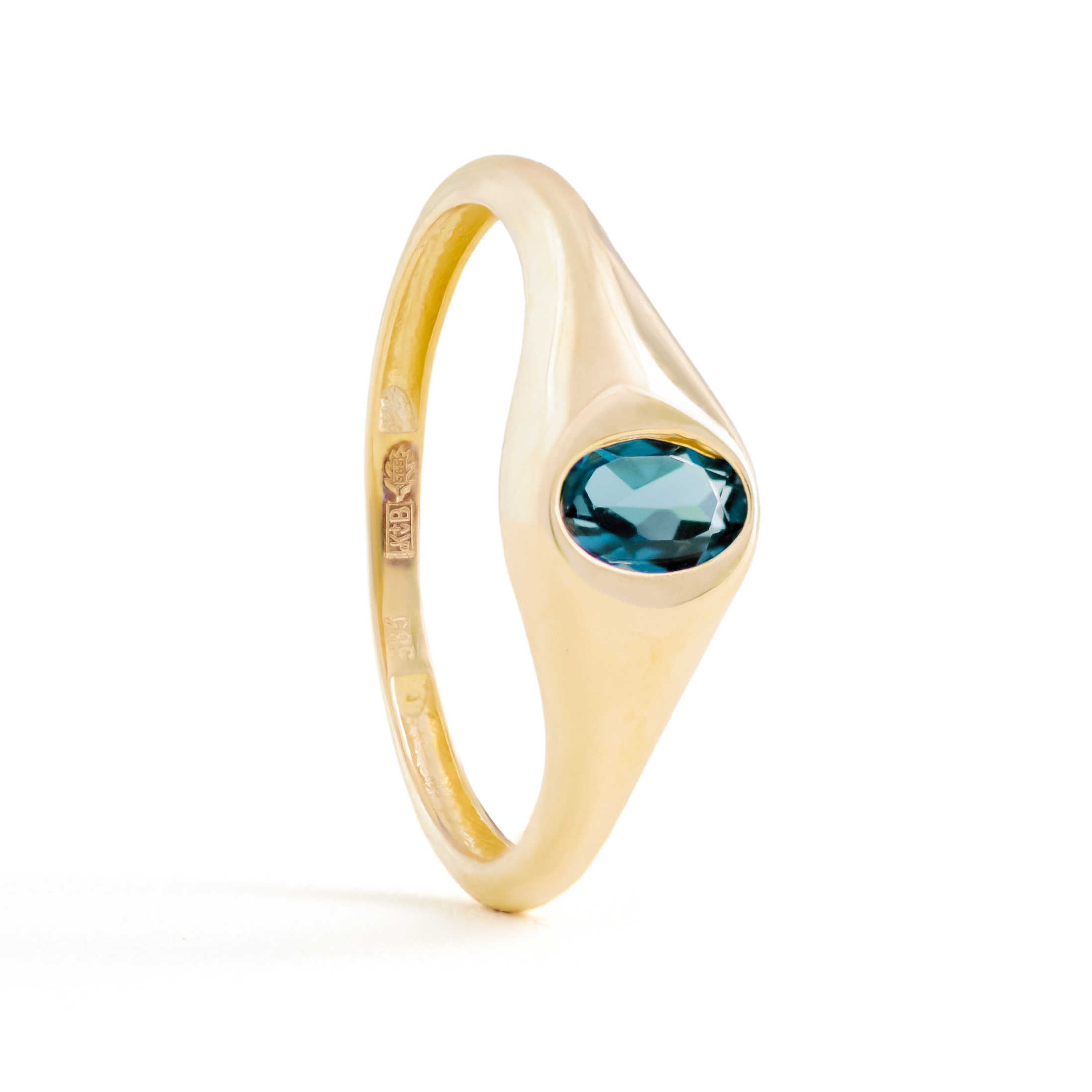 Regina ring, geelgoud, London blue topaas