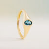 Regina ring, geelgoud, London blue topaas